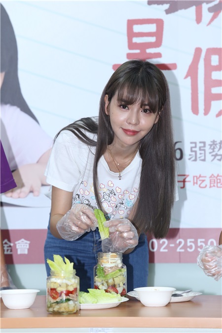 李毓芬出席儿福联盟公益活动.