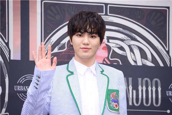智淑、高佑丽、赵贤荣CLARA、Lizzy等出席设计师Kwak Hyunju时装秀