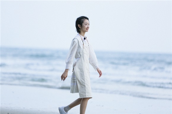 《中餐厅》周冬雨接替黄晓明工作 众人团宠「闺女」超温馨