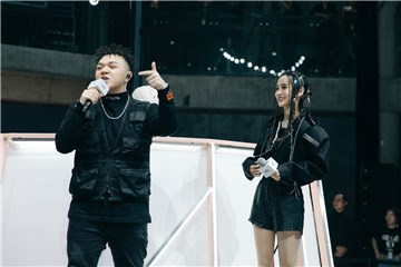 艾福杰尼亮相UGG“精灵”派对狂欢夜 现场与Angelababy默契合作