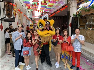 张与辰过年与家人拜年