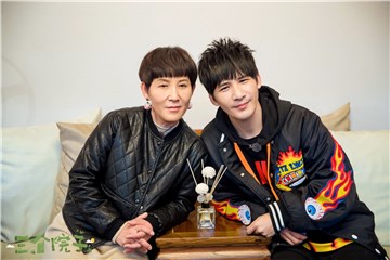 张妈第一次和儿子参加节目