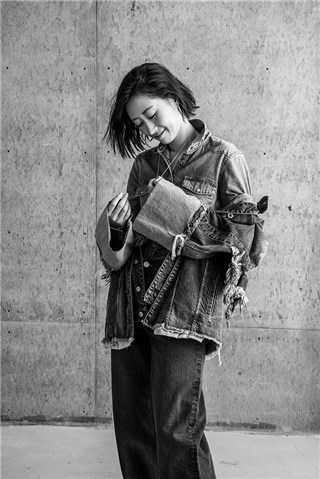 刘敏涛曝时尚大片  生活雕刻的时光美人