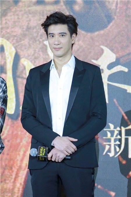 章子怡黄晓明王力宏张震等出席《无问西东》发布会