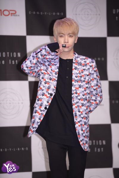 〈Yes 首尔现场〉UP10TION举办showcase 10位成员齐聚帅气亮相