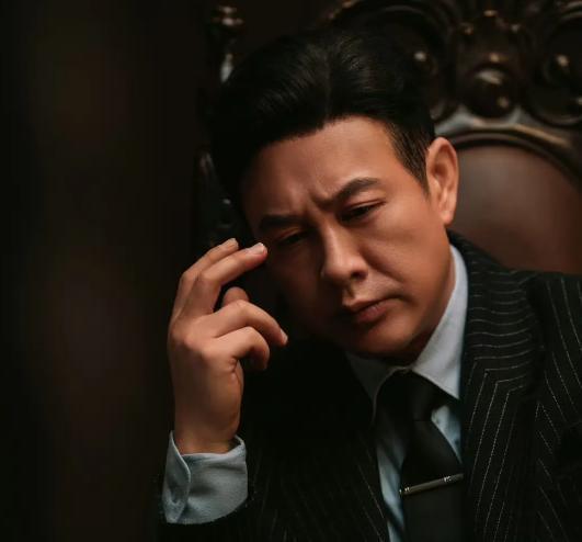 张颂文被曝将粉丝信件扔出车窗引争议 《谷雨》剧组工作人员发声澄清