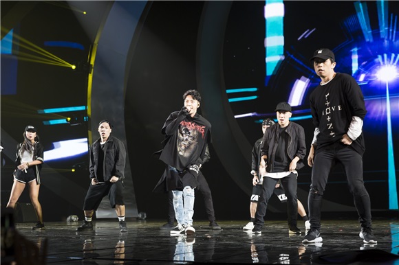 标题一:乐视视频919乐迷狂欢夜 明星奥运健儿同框high翻天