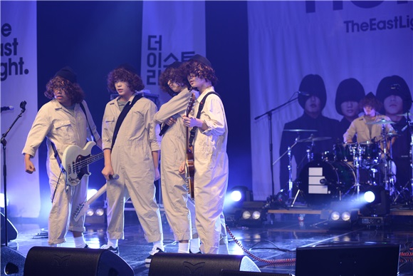 新人男乐团The EastLigh