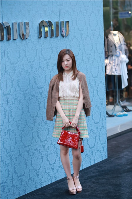 少女时代Tiffany、韩孝周、李洙赫等出席某品牌店开业纪念活动