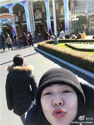 小S带女儿们有迪士尼 网友：老大好像鬼怪女主