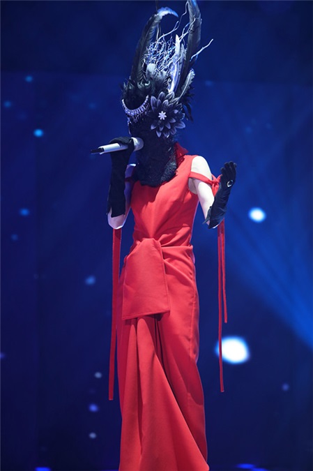 《蒙面》「进击的女帝」身份揭晓 张碧晨惊艳四座