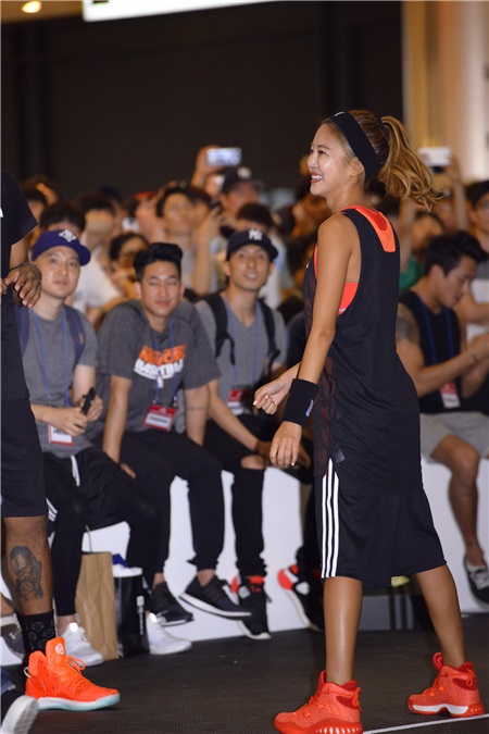 NBA球星德里克·罗斯与韩星HaHa Epik High等出席2016篮球大会决胜战活动