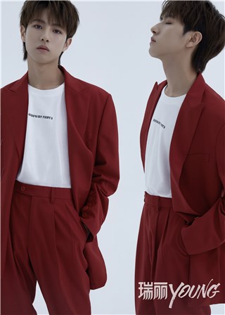登上纽约时代广场大荧幕的NCT DREAM仁俊的画报吸引视线！