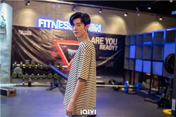 《我的秘密室友》「秦海璐女儿」开揍《射鵰》男神！受封2022最恰野蛮女友