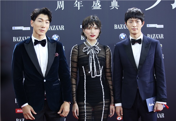 2017芭莎明星慈善夜在京盛大举行 数百位明星共用盛宴