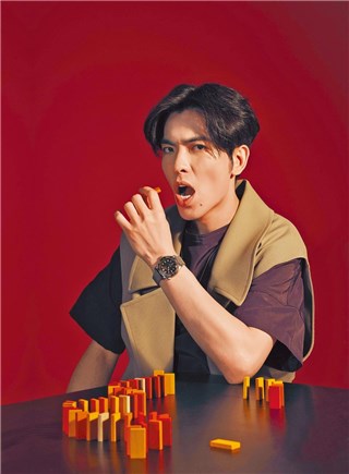 萧敬腾日弹6小时吉他伤手：「我还有精神学习」