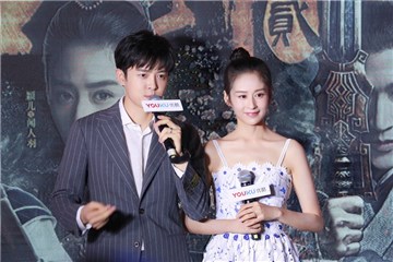 付辛博颖儿夫妇亮相剧综展映活动