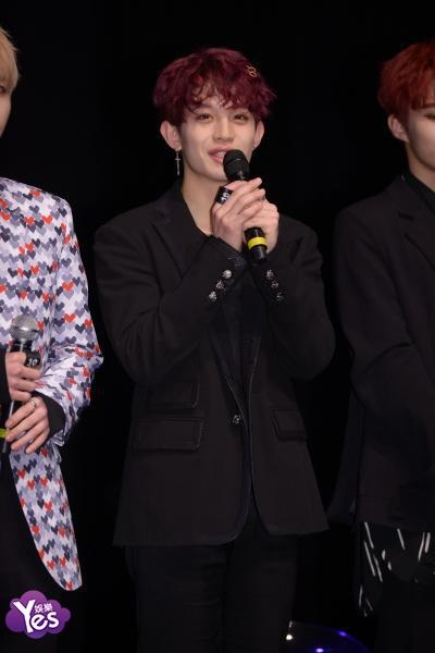 〈Yes 首尔现场〉UP10TION举办showcase 10位成员齐聚帅气亮相