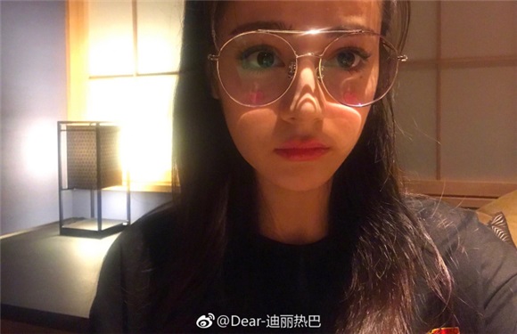 迪丽热巴自称「单身」 盘点近年绯闻男友