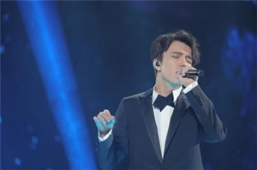 哈萨克斯坦的歌手迪玛希获颁重要音乐奖项——亚洲人气歌手