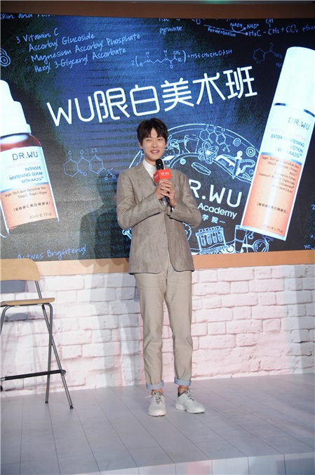 暖男魏大勋表示会认真做自己