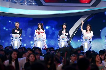 女嘉宾们举手提问