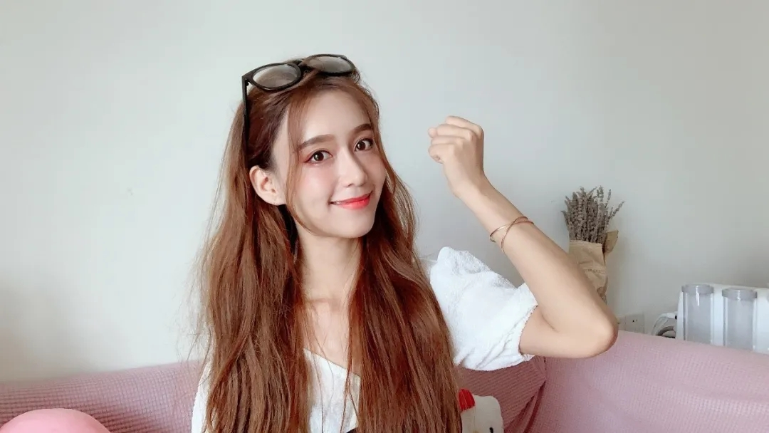 毕业就拿70万年薪的美女博士谈择业：年轻人慎把网红当职业