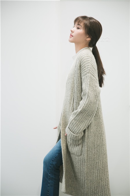 Aom李海娜室内写真曝光 清新灵动俏皮可爱