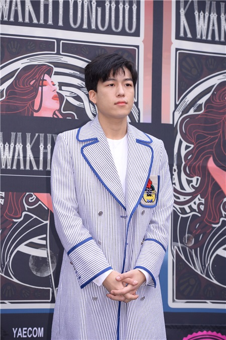 智淑、高佑丽、赵贤荣CLARA、Lizzy等出席设计师Kwak Hyunju时装秀