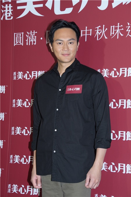 陈慧琳和张智霖出席代言月饼活动