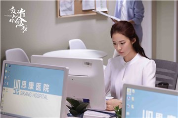 王瑄《爱上你治愈我》鲜活还原职场女性 “地铁流泪”惹人心疼