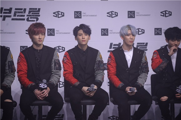 SF9举办回归ShowCase
