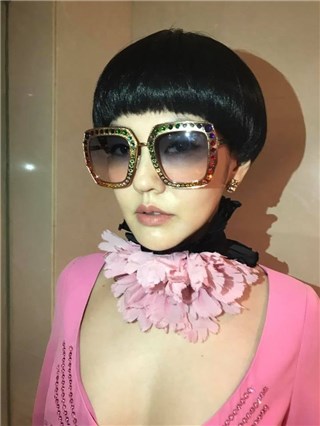 小s早起大怒骂苹果手机 徐老三表情是亮点