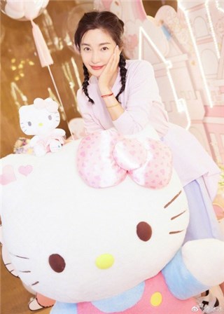 李冰冰庆48岁生日少女感十足　推开门赵丽颖“大惊喜”感动寿星