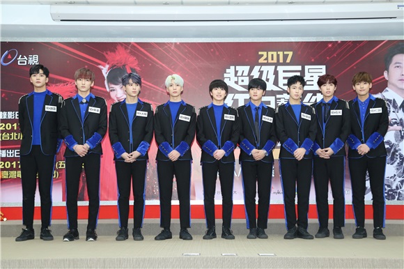 韩团SF9出席2017超级巨星红白艺能大赏记者会