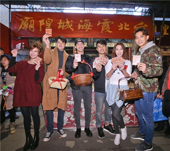 王嘉梁卖年货人人抢 郭彦甫惨输罚吃冰