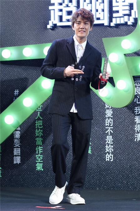 吴克群用音乐感叹《人生超幽默》 「人生观察家」笑看人生百态