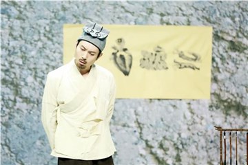 艾伦演绎穷困画家