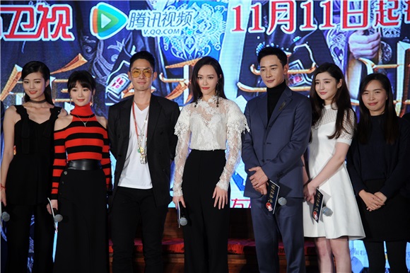吴建豪出席《锦绣未央》开播发布会 唐嫣蕾丝透视衫配高腰裤时尚可爱