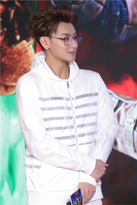 《铁道飞虎》提档12.23 成龙大哥cos黄子韬零下18度唱rap