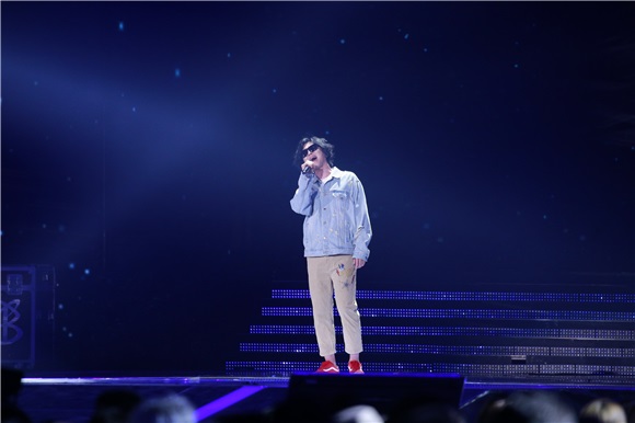 〈Yes首尔现场〉UHD开台演唱会众星云集 TWICE的甜美魅力四射