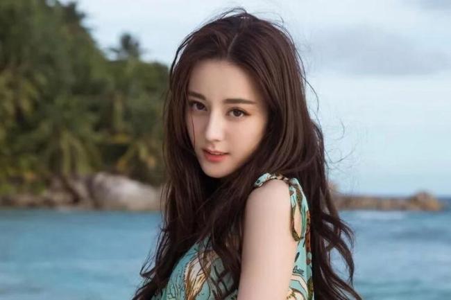 颠覆形象全力蜕变！迪丽热巴增重练肌出演《功夫女足》前锋钰珑