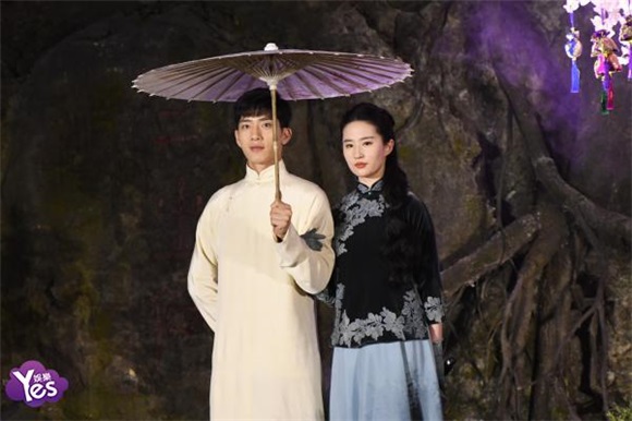 〈Yes 浙江现场〉刘亦菲国民装尽显东方美人气韵 井柏然儒雅现身养眼十足