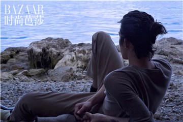 井柏然惬意洱海水上大片曝光   时尚贵公子的杂志主编“初体验”