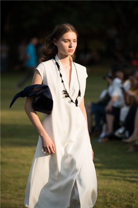 nisiss怡夕二O一八春夏「草坪合唱团」发布会