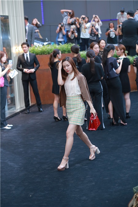 少女时代Tiffany、韩孝周、李洙赫等出席某品牌店开业纪念活动
