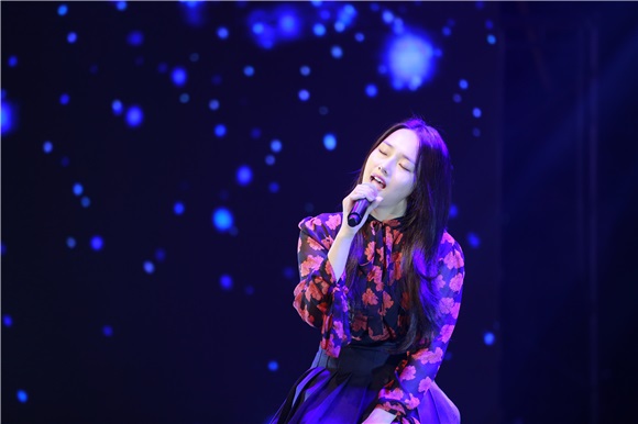 Kriesha Tiu办出道showcase 展华丽舞台表现力