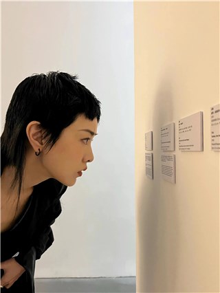 郭采洁解锁前卫摩登大片 受邀看展用音乐致敬艺术先驱