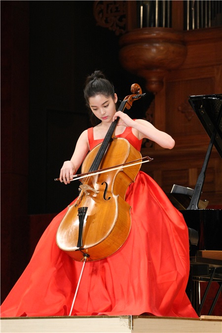 欧阳娜娜、江天霖出演214相信爱音乐演奏会
