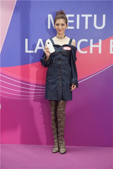 周秀娜、吴千语、周汶錡出席美颜手机发布会